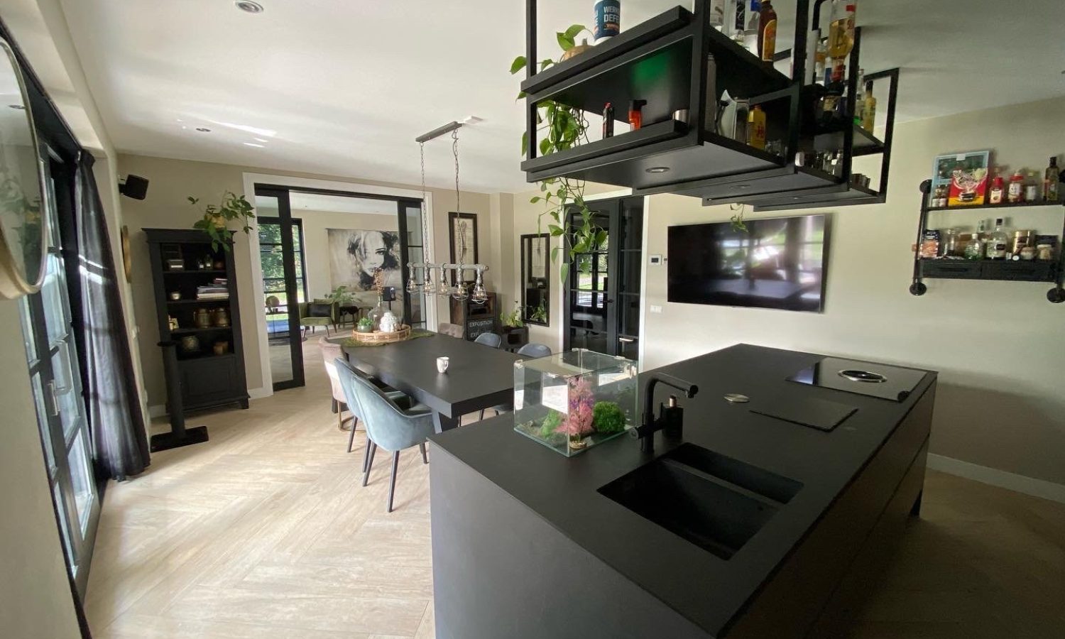 49BEFF06-5E64-4265-A77E-804F4585E70F