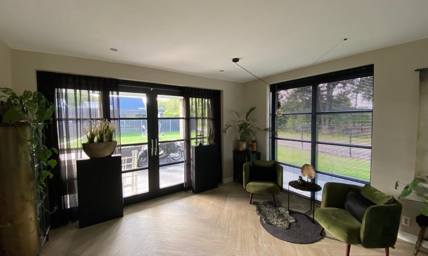 566DC8B9-C2ED-43E2-9E8B-F0B192D9964A