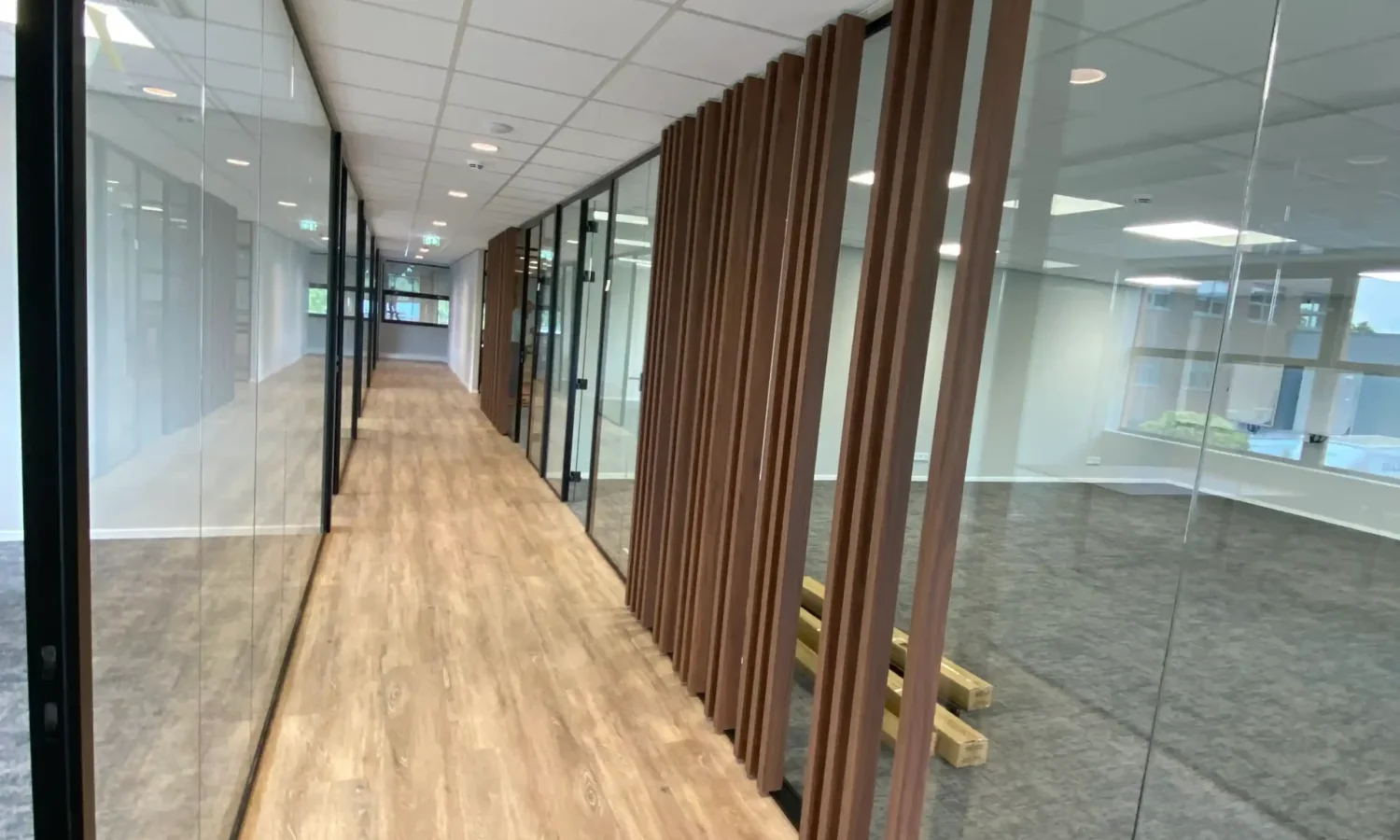 Duurzame verbouwing bedrijfspand hal