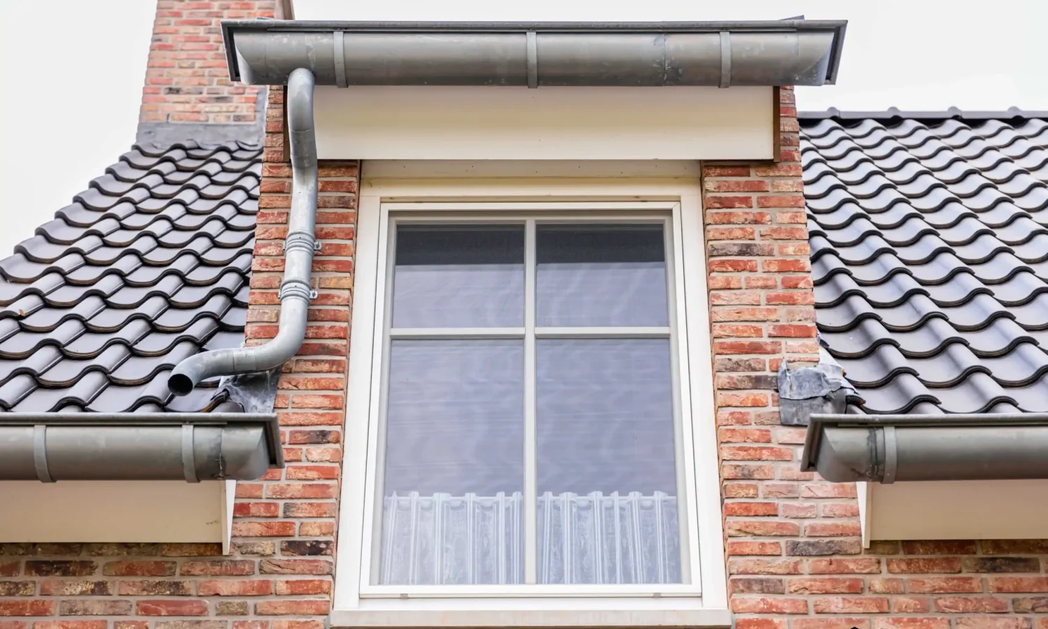 Raam voorkant van eigentijdse landelijke woning